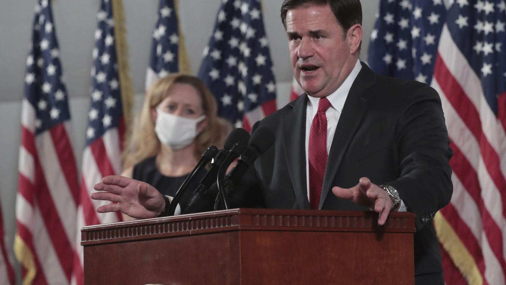 Ducey estima que Arizona regresaría a la normalidad en el verano